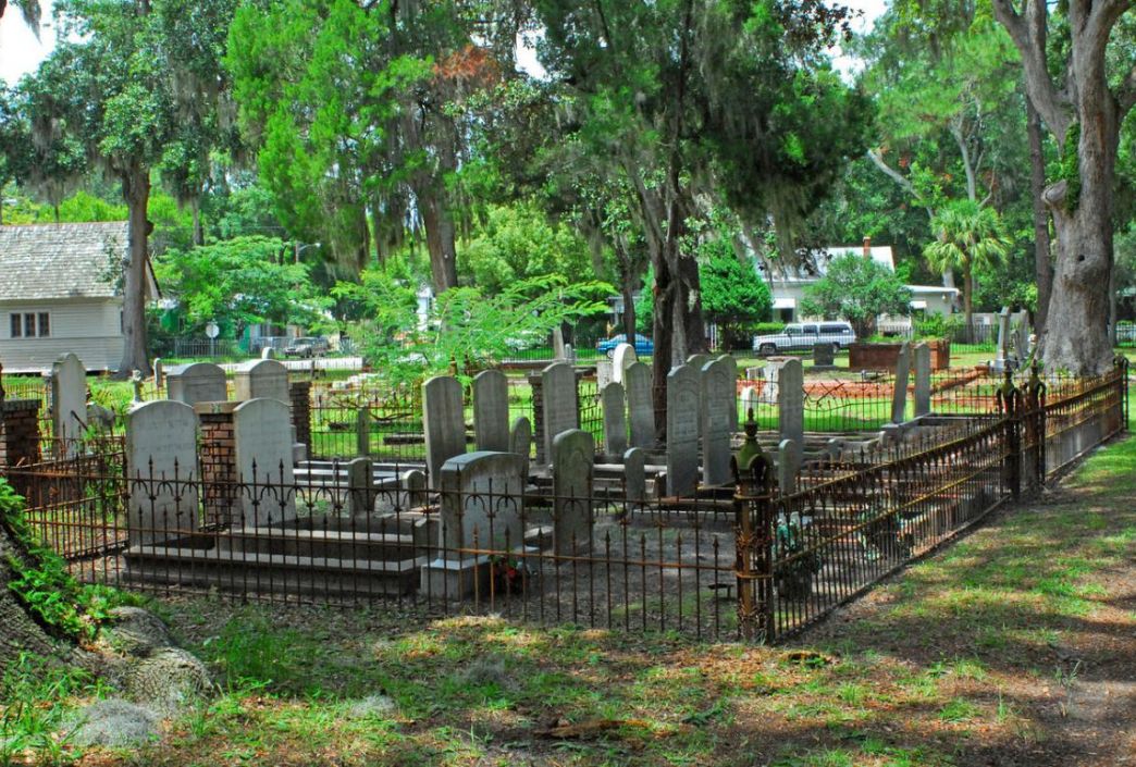 Oak Grove Cemetery: A serene journey through Brunswick's rich history.