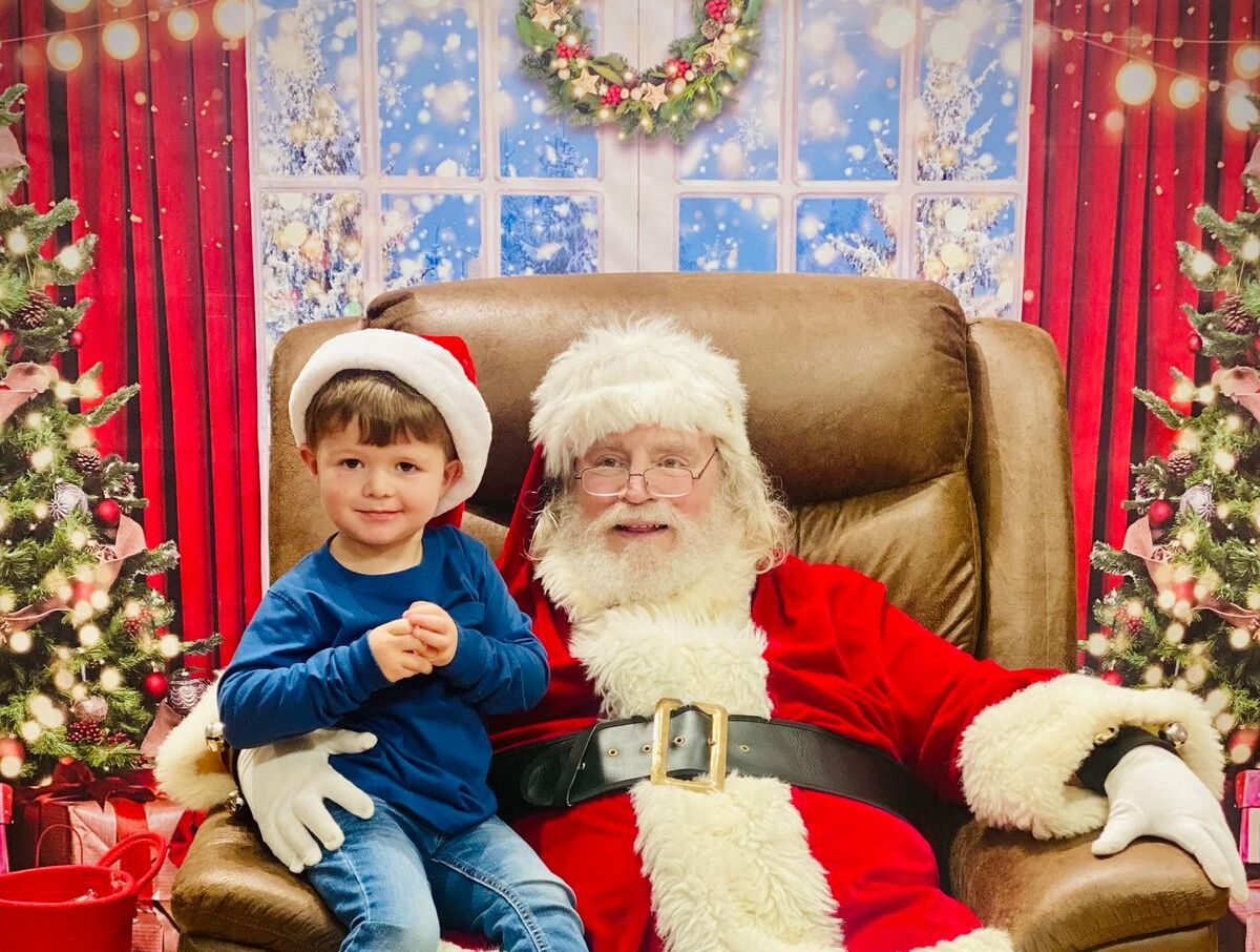 Fun for the Whole Family: Pictures With Santa in Brunswick, GA